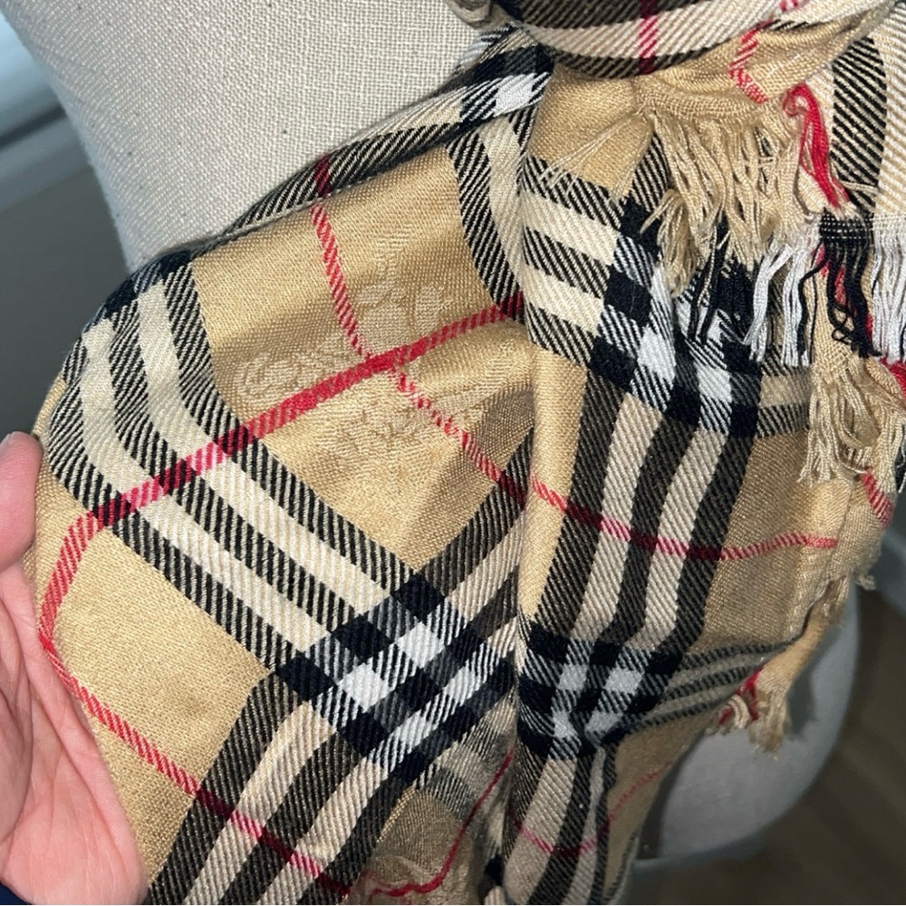 BURBERRY Authentic Scarf - Picture 6 of 11